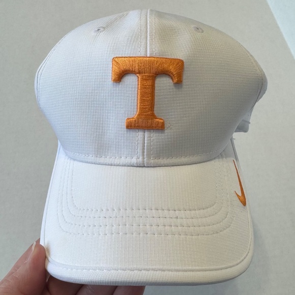 🧡NIKE Vols Tennessee Youth Classic 99 Dri Fit Hat White Velcro Closure - Picture 1 of 10